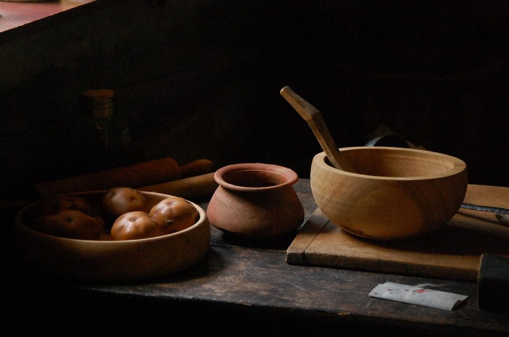 wood, pots, shadow, table, kitchen, antique, vintage, history, wooden, rustic, home, potatoes, potato, bowls, pottery, spoon, mix, stir, cook, bake, black home, black kitchen, black wood, black cooking, black table, black vintage, black history, kitchen, potato, pottery, pottery, pottery, pottery, pottery